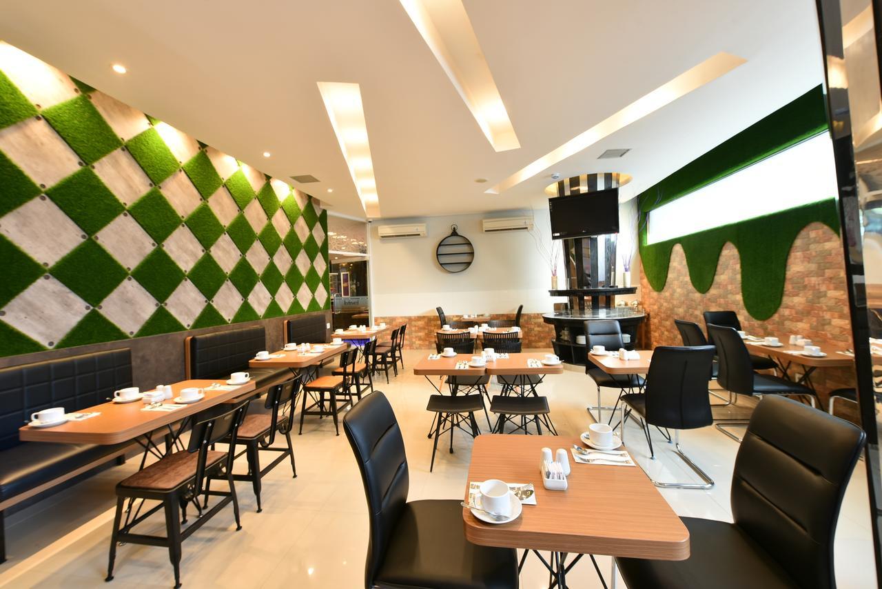 Midtown Xpress Balikpapan 호텔 외부 사진